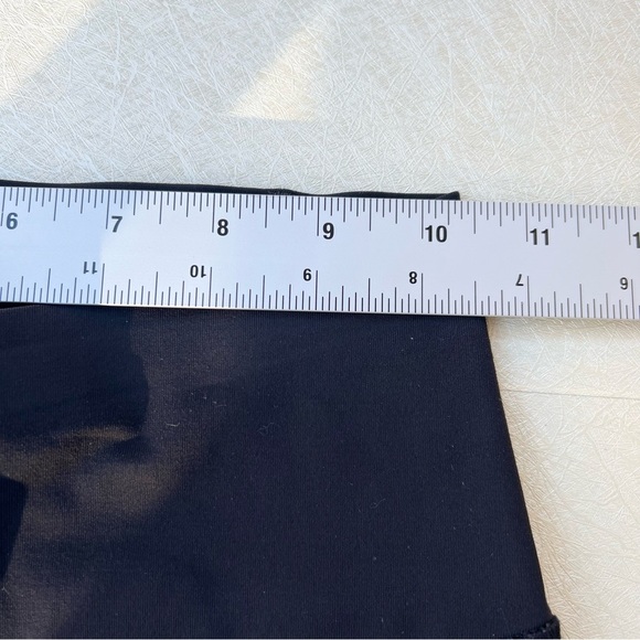 Lululemon leggings with mesh side pockets Women Size 2 - Picture 4 of 7